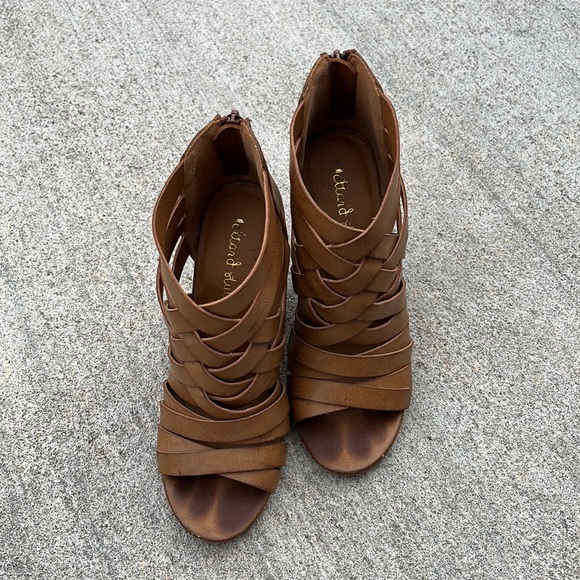 Strappy heels - Picture 7 of 7